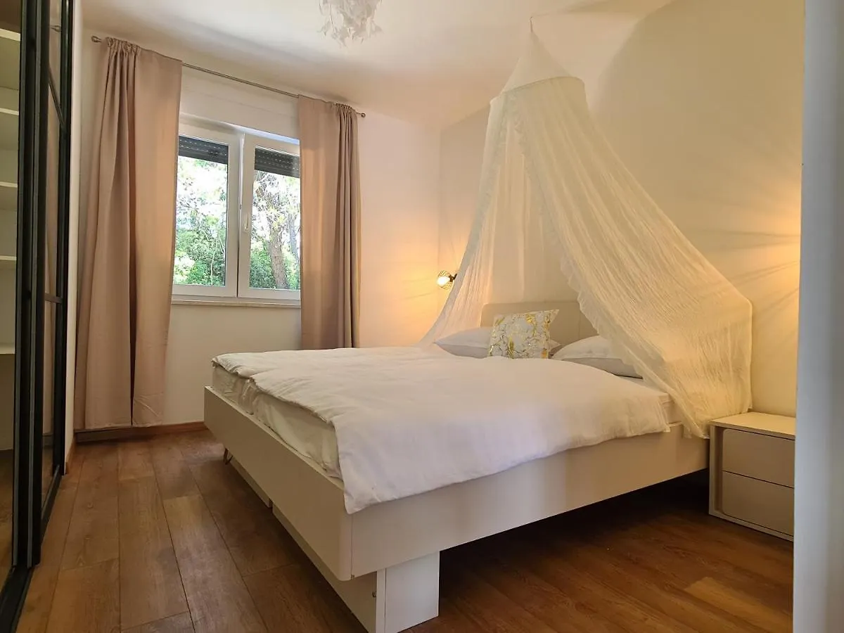 Black & White Pula Villa