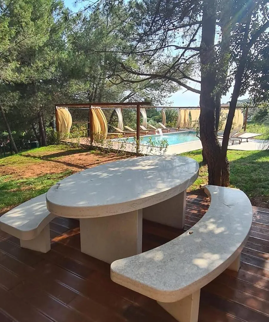 Black & White Pula Villa
