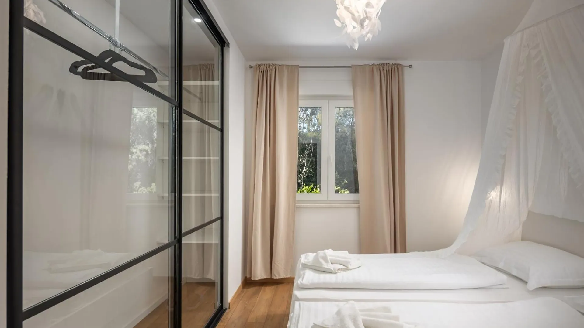 Villa Black & White Pula