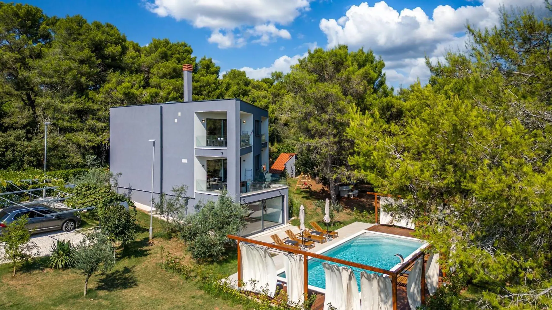 Black & White Pula Villa